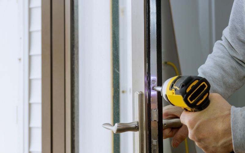 Techniques d'ouverture de porte sans casse par un serrurier professionnel